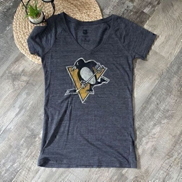 NHL Tops - NHL Pittsburgh Penguins gray v neck Brett Kessel t-shirt size medium like new